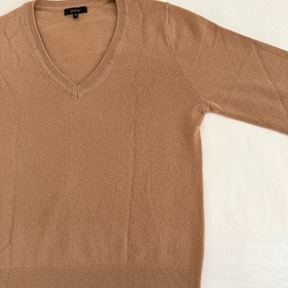Quince Cashmere V-Neck, Sweater, NEVER WORN. Sz M, Honey colored - Picture 3 of 9